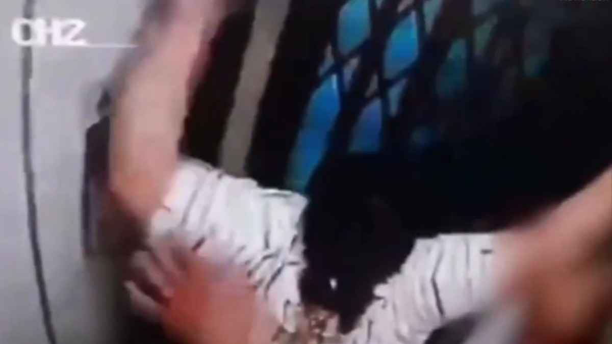 लिफ्ट से गिरकर हुई महिला की मौत, CCTV पर Live वीडियो देख रहा था पति