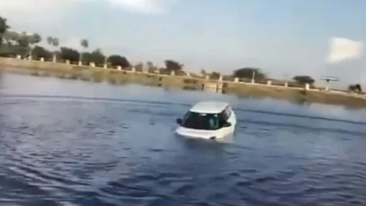 Telangana, Jangaon City, Driving Learning, pond, Social Media, Video Viral, car plunges into pond