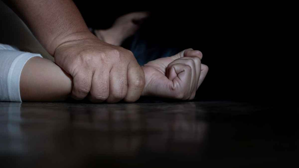 ईरान में सिर्फ अंडरगारमेंट्स में घूमने वाली वो लड़की कौन? क्या उसका यह कदम बदलेगा देश का इतिहास