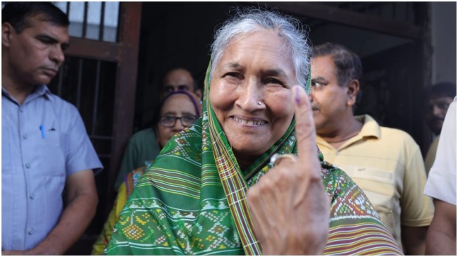 savitri Jindal-1 सावित्री जिंदल भारत ही एशिया की सबसे अमीर महिला हैं। हिसार से वह निर्दलीय चुनाव लड़ रही हैं। फोटोः @SavitriJindal