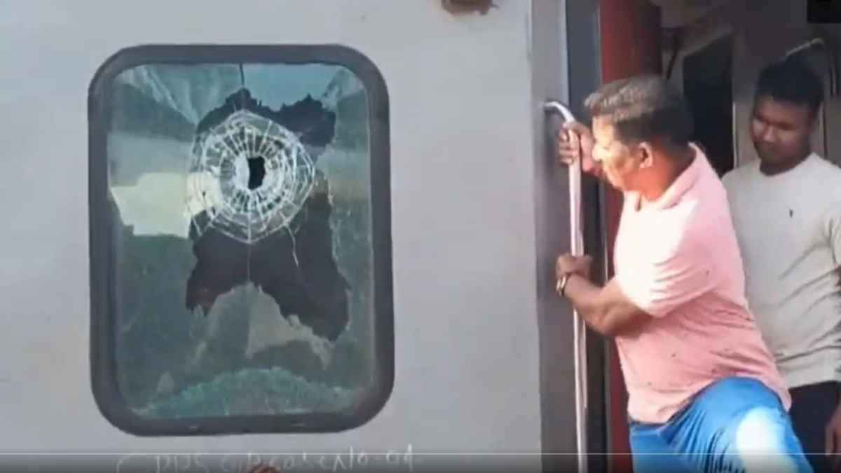 Video: ओडिशा में चलती ट्रेन में फिल्मी स्टाइल में फायरिंग, यात्रियों में मची भगदड़