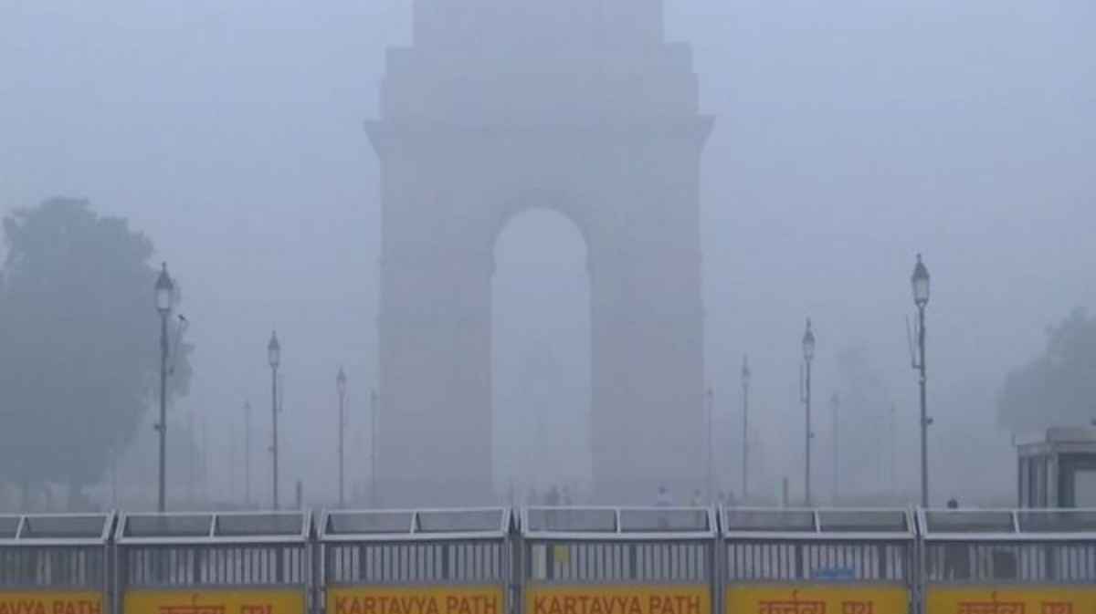 Delhi AQI Updates: दिल्ली के इन 10 इलाकों में सुधरी हवा, 300 से नीचे रहा AQI