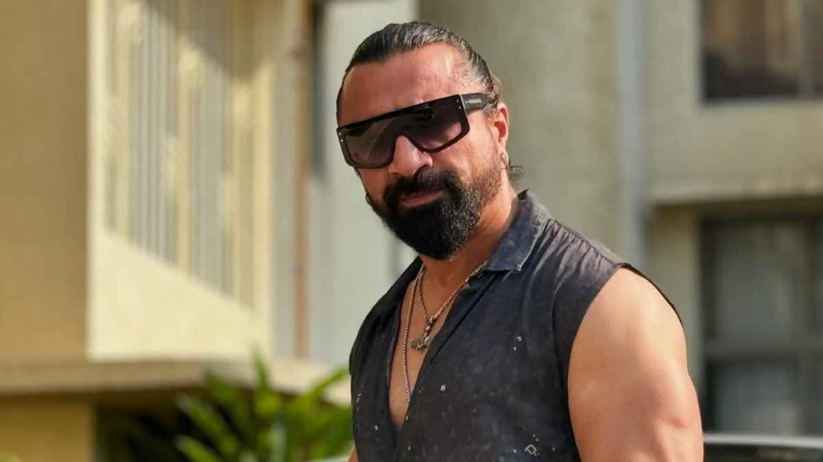 Bigg Boss फेम Ajaz Khan के घर से ड्रग बरामद, पत्नी फॉलन गुलीवाला हुईं गिरफ्तार
