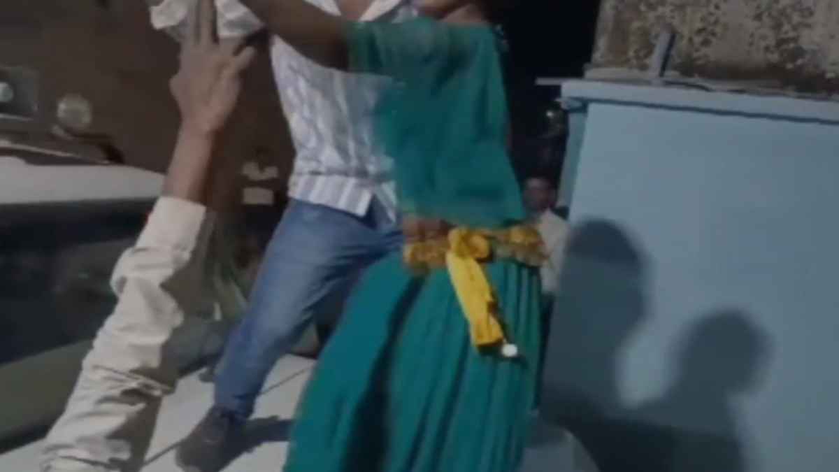Video: SDM की गाड़ी पर बार बाला का अश्लील डांस, झांसी से वीडियो वायरल