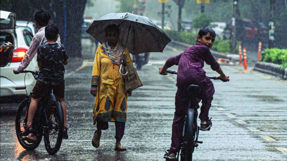UP Weather: यूपी में 5 दिन बारिश का अलर्ट... कानपुर, लखनऊ, समेत 12 शहरों में गिरेगा तापमान, पढ़िए अपडेट