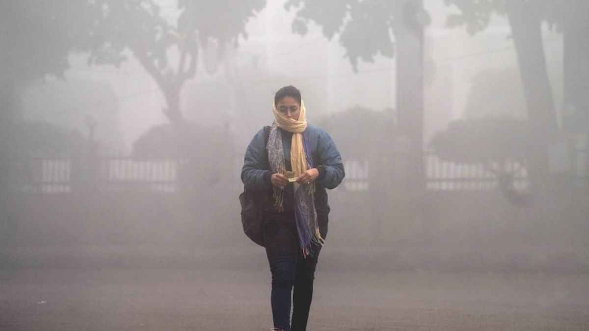 UP Weather: यूपी में दिखने लगा ठंड का असर, धूप में नर्मी, 12 जिलों में कैसा रहेगा मौसम?