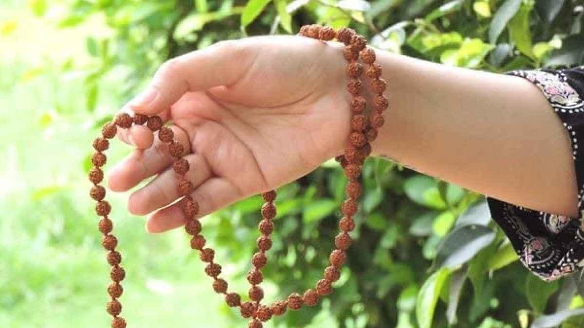 क्यों किया जाता है मंत्र का 108 बार जाप? जानें इसके पीछे अनोखा रहस्य