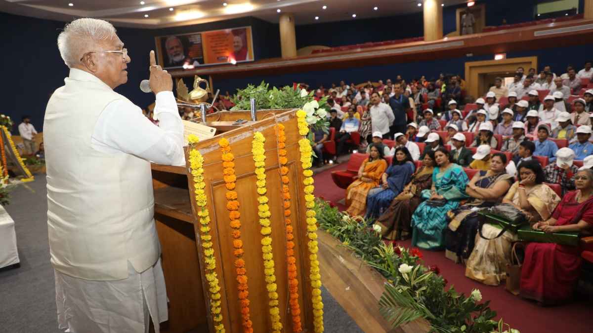 MP राज्यपाल मंगुभाई पटेल की अभिभावकों से अपील- बच्चों को ऊर्जा बचाने की सीख और संस्कार बचपन से ही दें