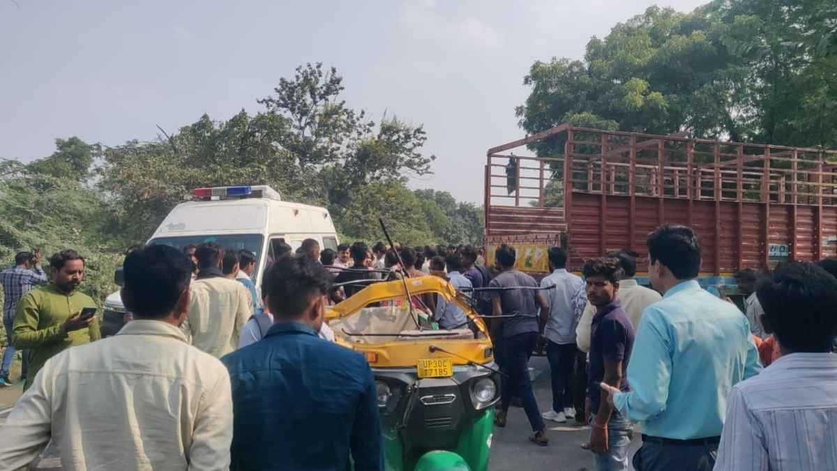 10 लोगों की मौत, हरदोई में पलटा ओवरस्पीड ऑटो, फिर ट्रक ने रौंदा; सड़क पर बिखरी लाशें