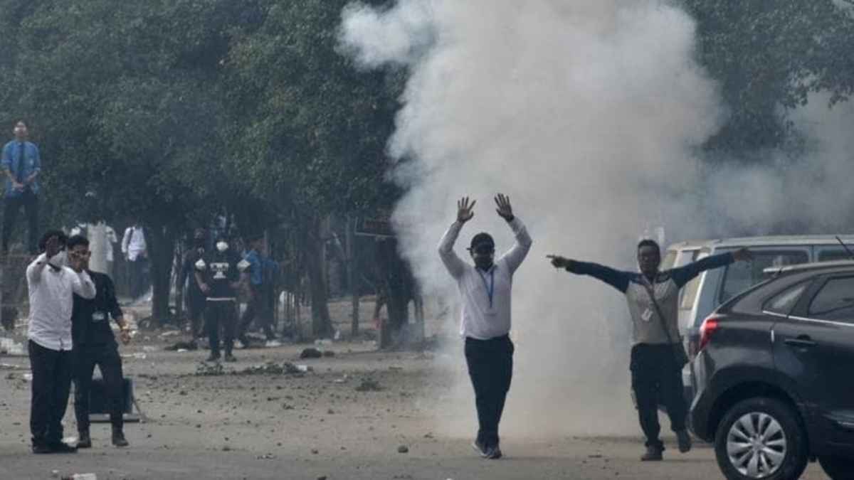 Manipur Violence Update: BJP विधायक का घर फूंका, 5 जिलों में कर्फ्यू , 7 में इंटरनेट बैन