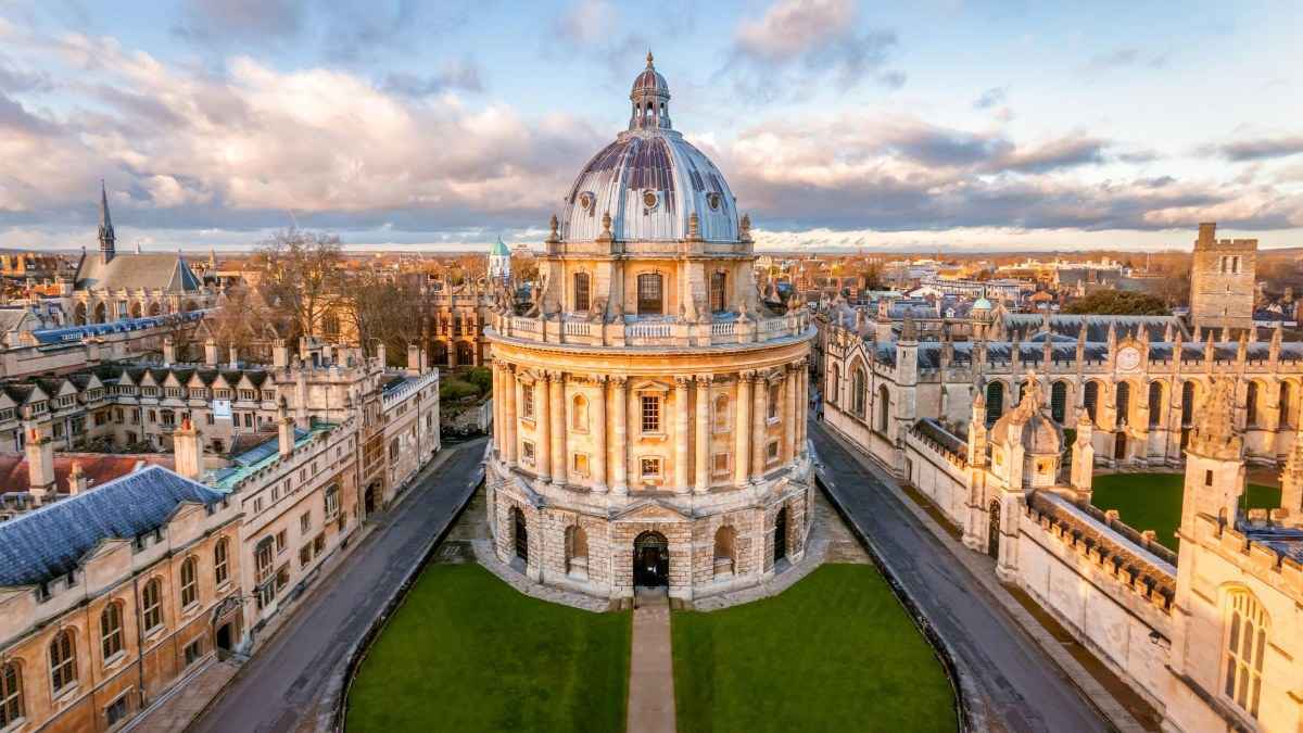 'कश्मीर की आजादी' पर Oxford में डिबेट, हिंदू बोले- 'स्पीकर्स के आतंकियों से संबंध'