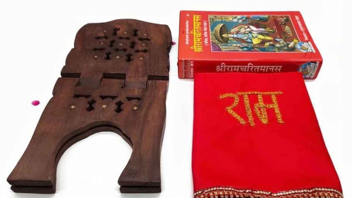 रामचरितमानस को लाल कपड़े में क्यों रखा जाता है? वजह जानकर आप भी चौंक जाएंगे