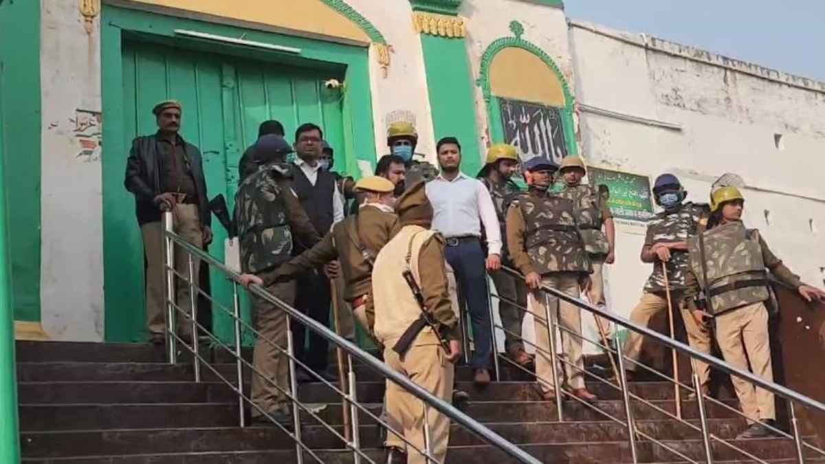 संभल में पथराव के बाद जामा मस्जिद का सर्वे पूरा, हालात तनावपूर्ण, PAC की 3 कंपनियां तैनात