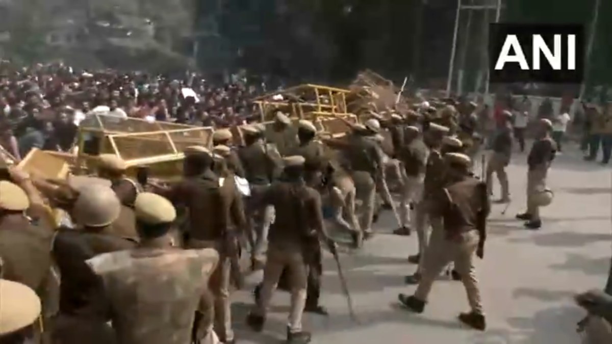 UPPSC Aspirants Prayagraj Protest