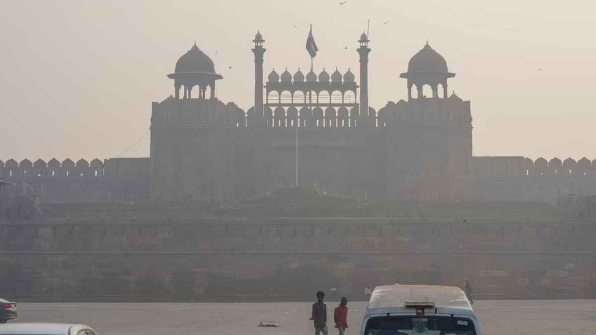 Delhi AQI: दिल्ली में हवा की गुणवत्ता में मामूली सुधार, आज सुबह का औसत AQI 294 दर्ज