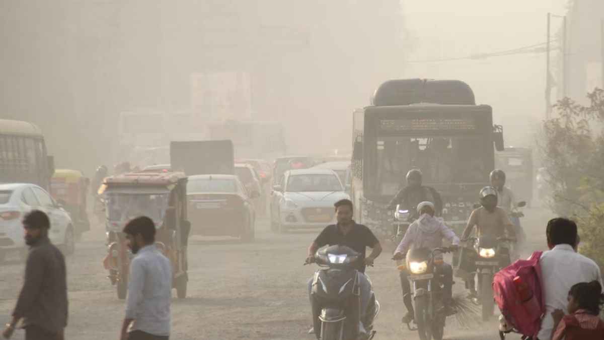 दिल्ली की हवा हुई पूरी तरह जहरीली! AQI 'खतरनाक' श्रेणी में, 500 का आंकड़ा पार