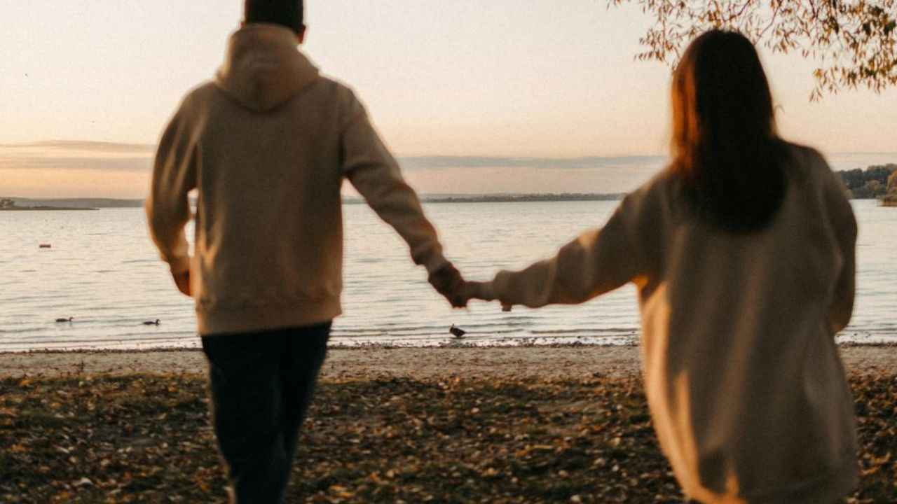 Relationship Tips: 'बाबू' को जलाने के लिए दूसरों से कर रहे हैं फ्लर्ट? कहीं पड़ न जाएं लेने के देने