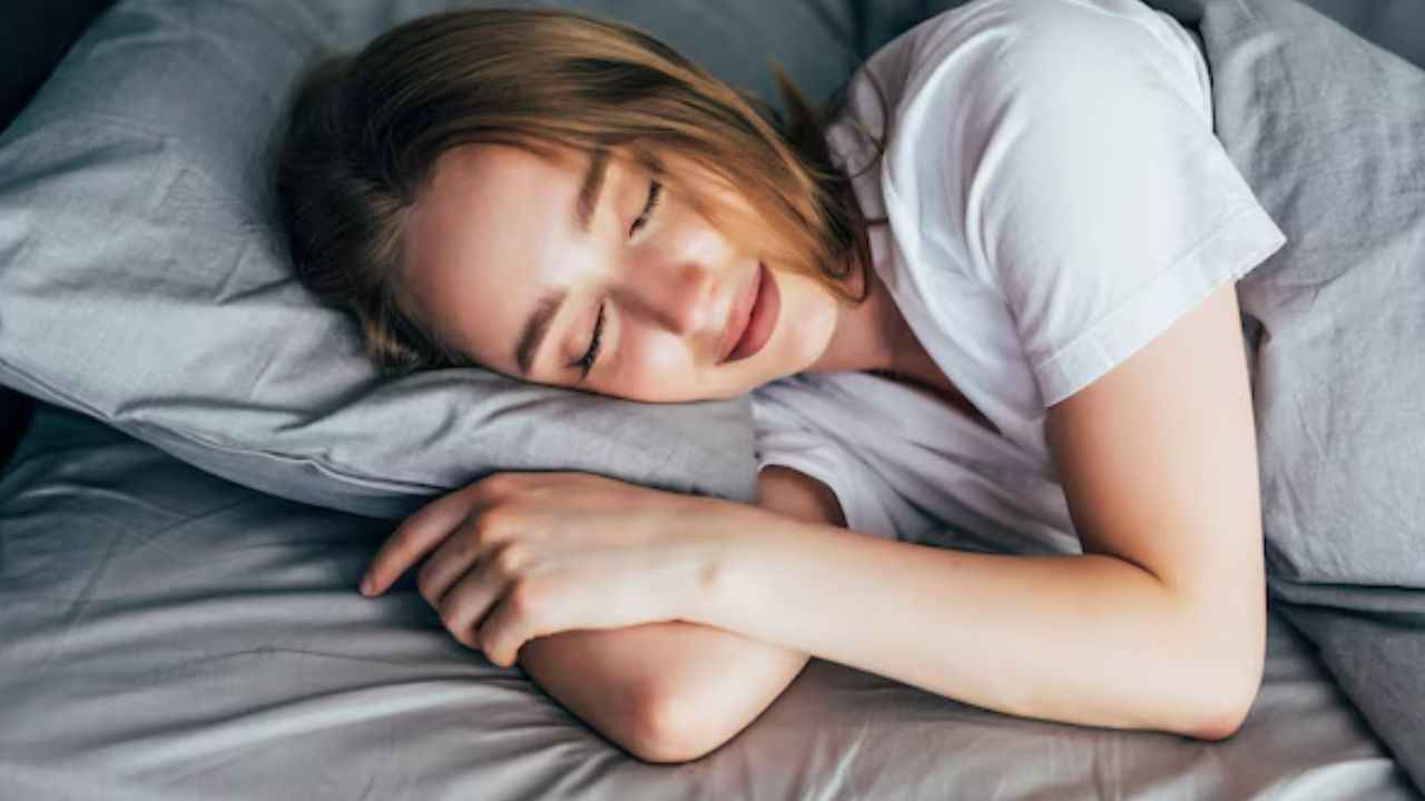 Sleeping Tips: सुबह 5 या 6 बजे नहीं उठ पाते? तो करें ये बदलाव; जिंदगी बदल जाएगी!