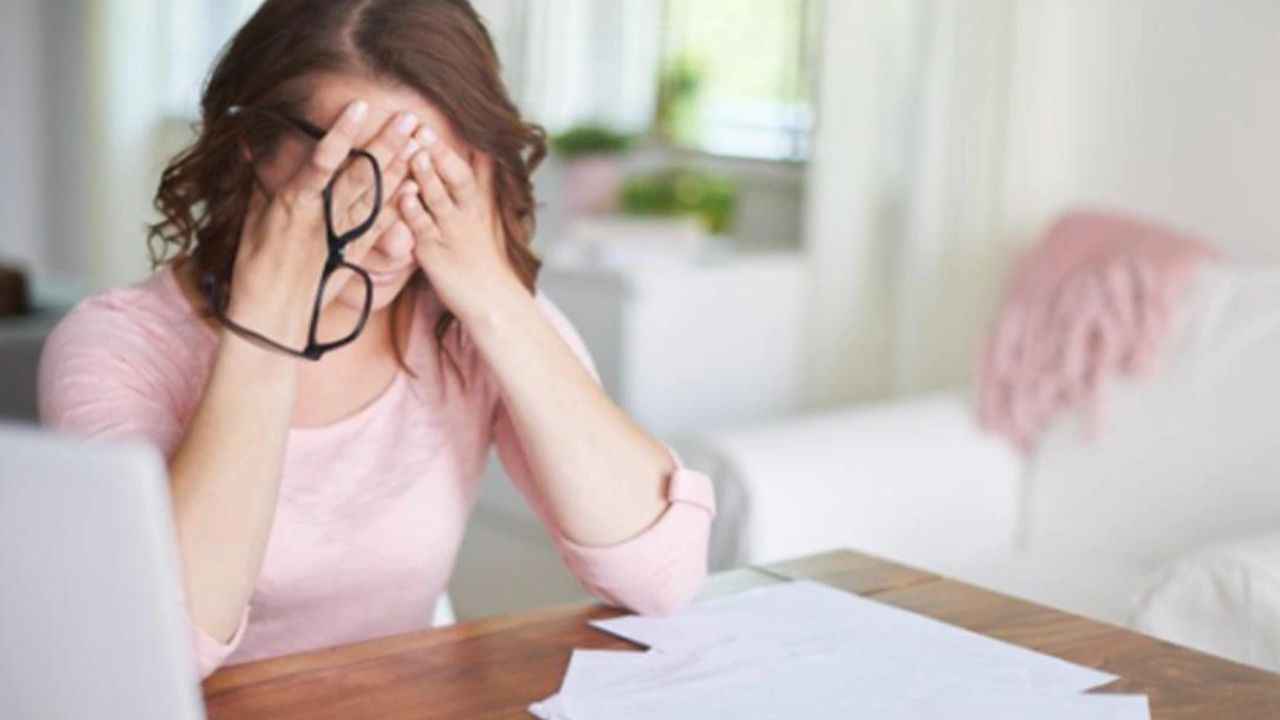 Afternoon Sleep: दोपहर में आती है हद से ज्यादा नींद, भगाने के लिए अपनाएं ये आसान तरीका  