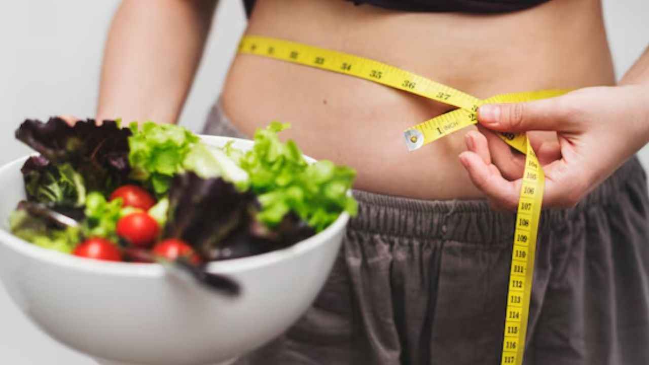 Weight Loss Diet: क्या आप भी घटाना चाहते हैं अपना वजन? रात के खाने में न करें इन चीजों को शामिल