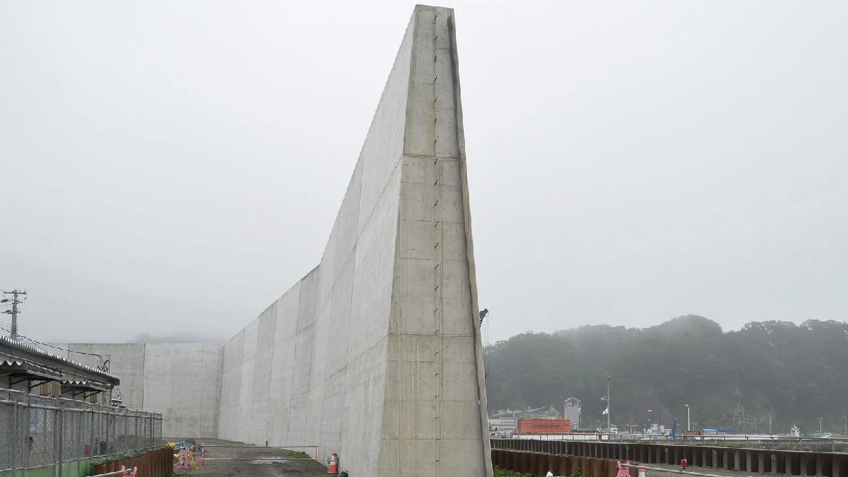 japan sea wall 