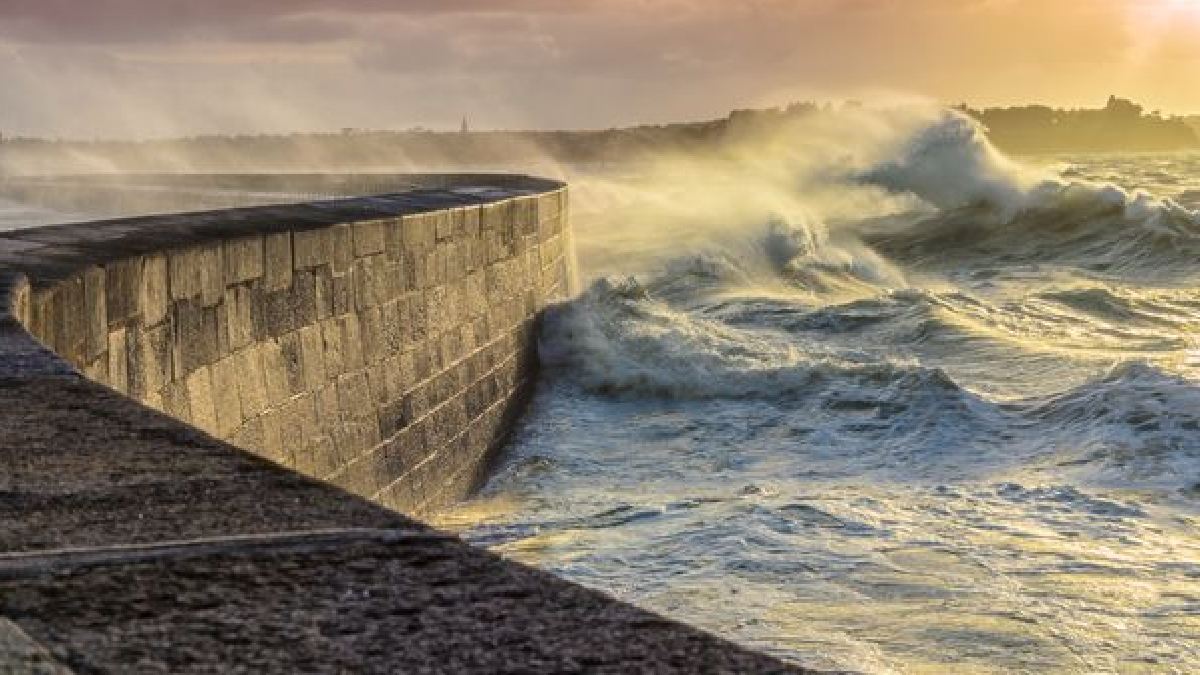 japan sea wall