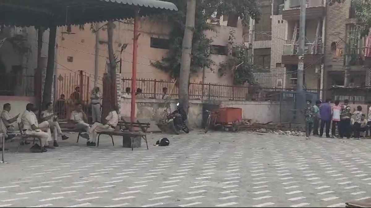 Jahangirpuri Kali Mata Temple, Jahangirpuri Kali Mata Temple stone pelting, Delhi Police,