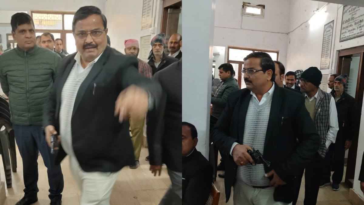 पिस्टल लहराते वकील