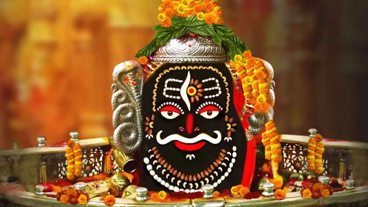 Ujjain Mahakal: दर्शन के नाम पर पैसे लेने वालों ने किए चौंकाने वाले खुलासे, हटाए गए मंदिर प्रशासक