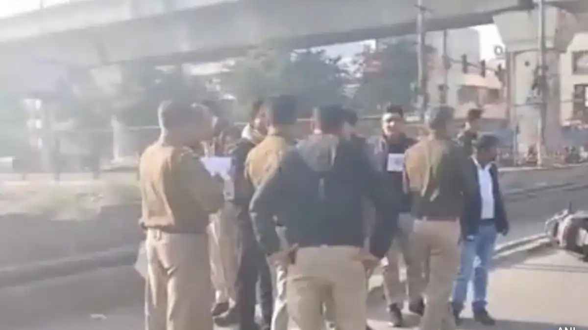 फर्श बाजार घटनास्थल की फोटो