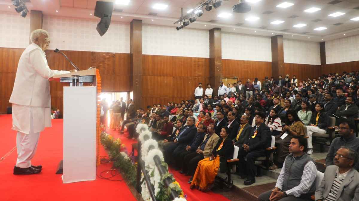 MP: 'साइबर अपराध के बदलते पैटर्न से समाज को जागरूक करना है बहुत जरूरी', कार्यक्रम में बोले राज्यपाल मंगुभाई पटेल