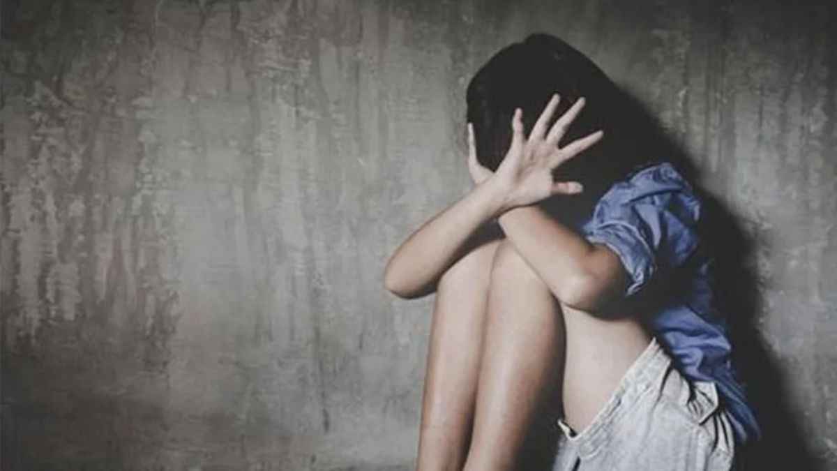 दिल्ली पुलिस के दरोगा ने बहू की आबरू पर हाथ डाला, बुलंदशहर में 06 लोगों पर FIR