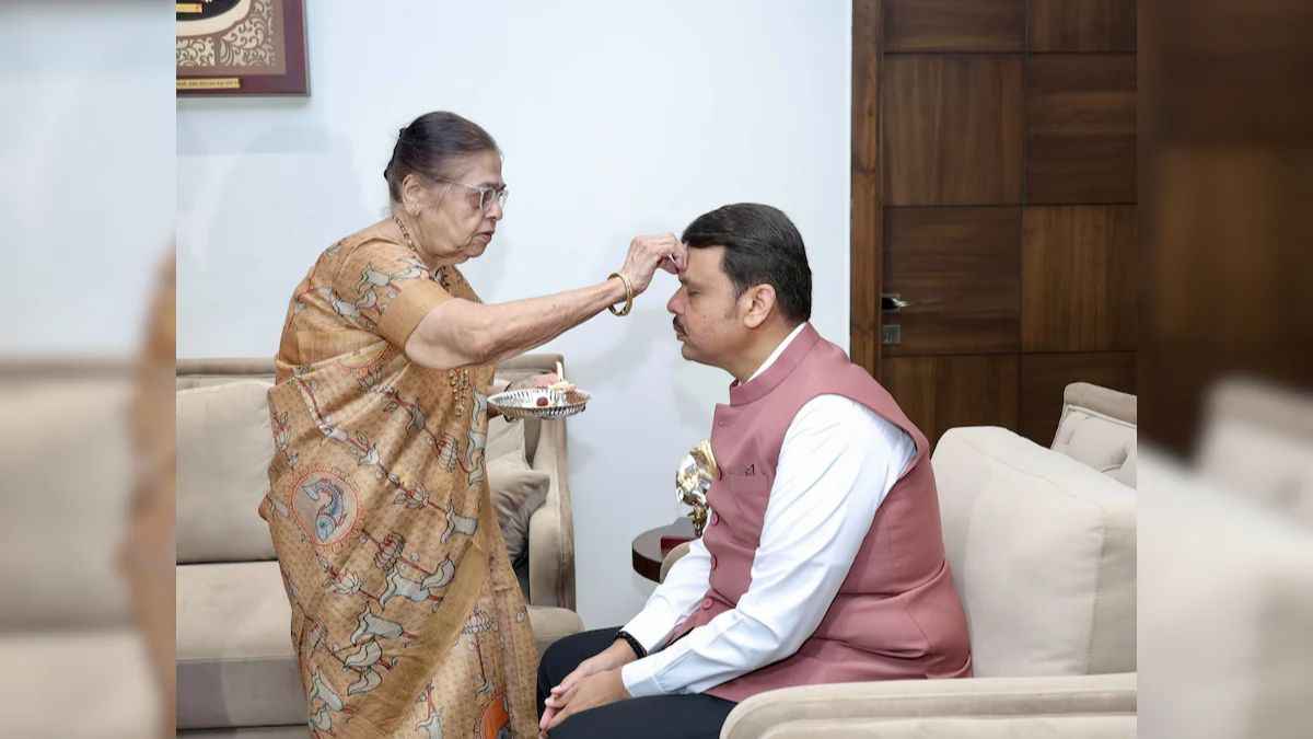 Devendra Fadnavis sarita Fadnavis