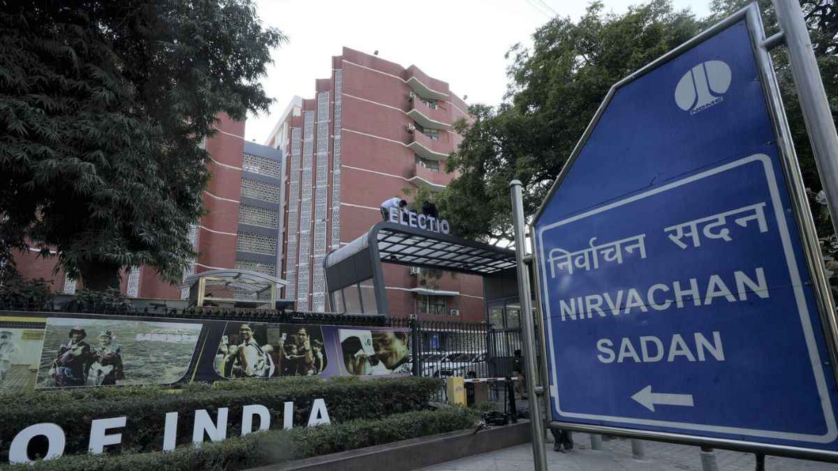 चुनाव आयोग का बड़ा फैसला, अब कैंडिडेट्स को नहीं मिलेगा पोलिंग बूथ का वीडियो