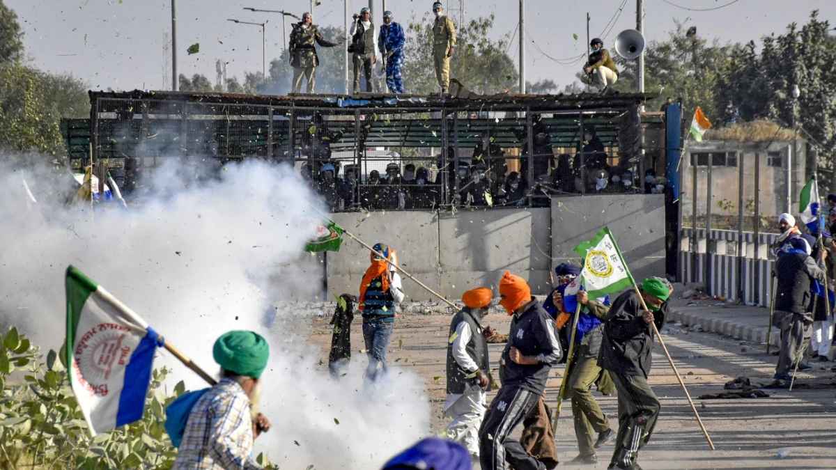 किसान कल फ‍िर करेंगे द‍िल्‍ली कूच, बॉर्डर पर बढ़ी स‍िक्‍योर‍िटी; लगाए बैर‍िकेड्स