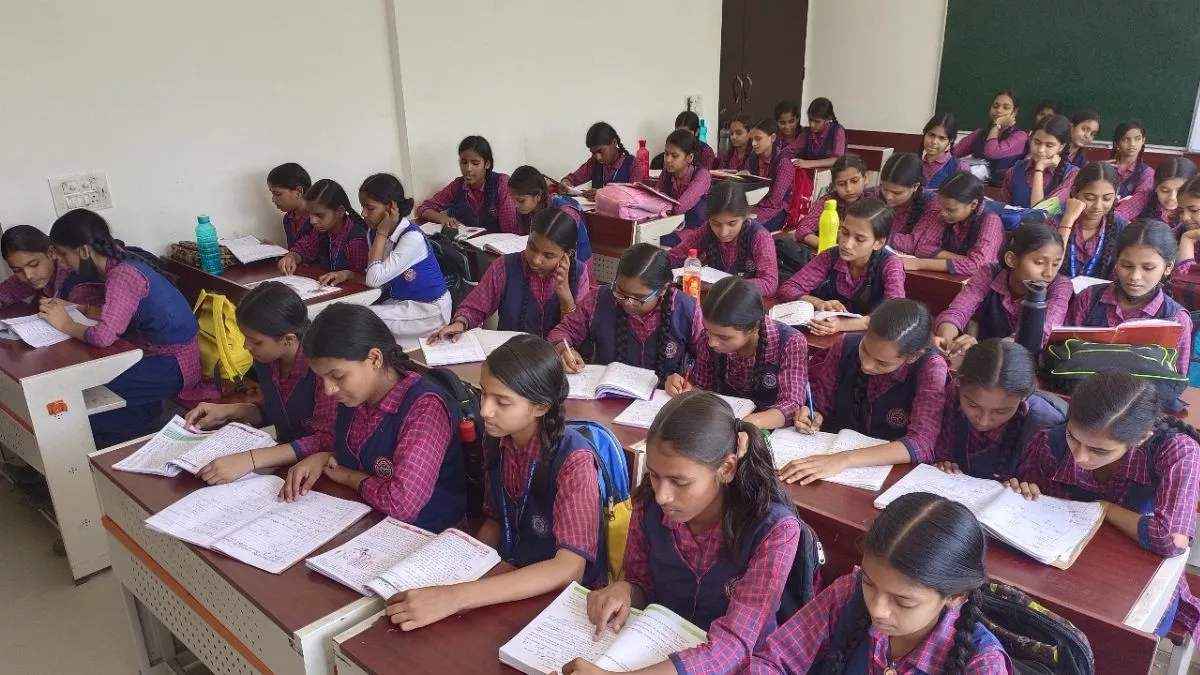 बेंगलुरु में क्लास 3 की फीस देखकर उड़ जाएंगे होश; सोशल मीडिया पर वायरल हो रहा पोस्ट