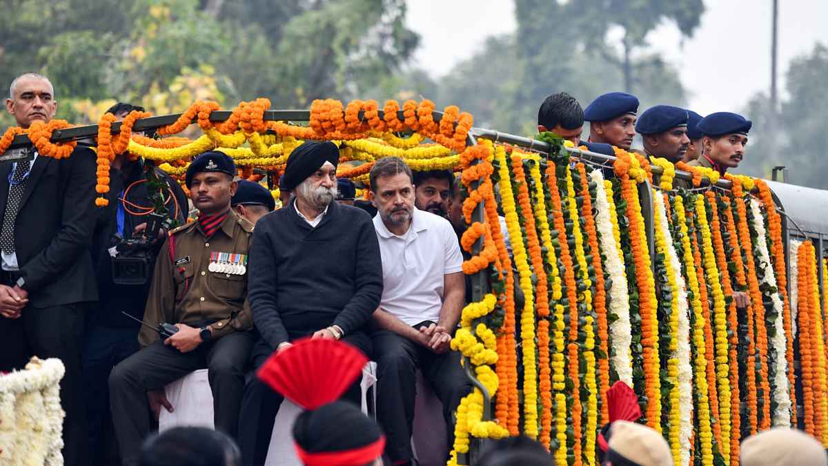 'परिजनों के बैठने के लिए सिर्फ 3 कुर्सियां',  मनमोहन सिंह के अंतिम संस्कार के बाद कांग्रेस नेताओं ने उठाए सवाल 