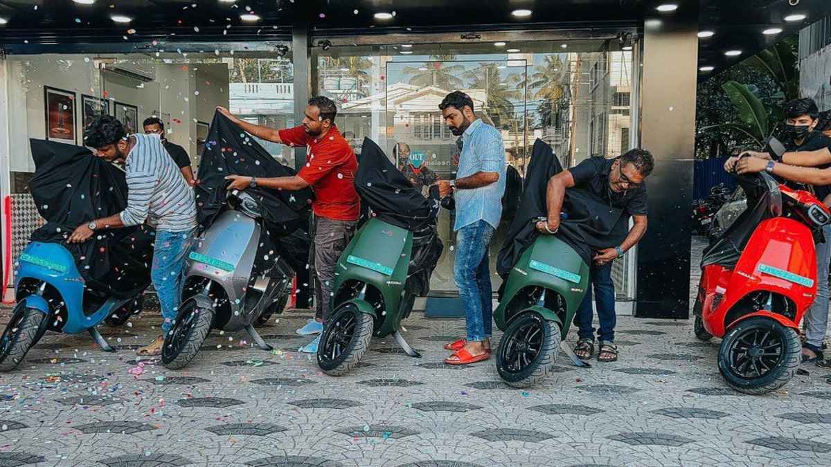 भारत में इलेक्ट्रिक टू-व्हीलर्स की बिक्री के आंकड़े चौंकाने वाले, जानें कौन-सी कंपनी टॉप पर?