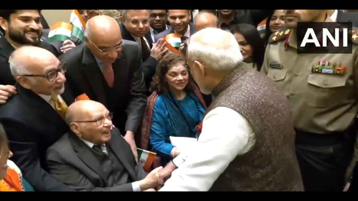 युवती ने PM मोदी से की भावुक अपील, कुवैत में 101 साल के पूर्व IFS से मिले प्रधानमंत्री