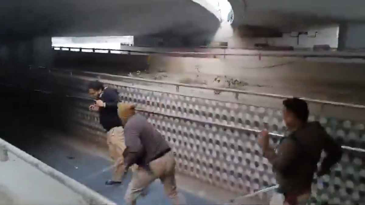 पटना में BPSC ऑफिस के सामने लाठीचार्ज, PT परीक्षा रद्द करने की मांग कर रहे थे छात्र, Video