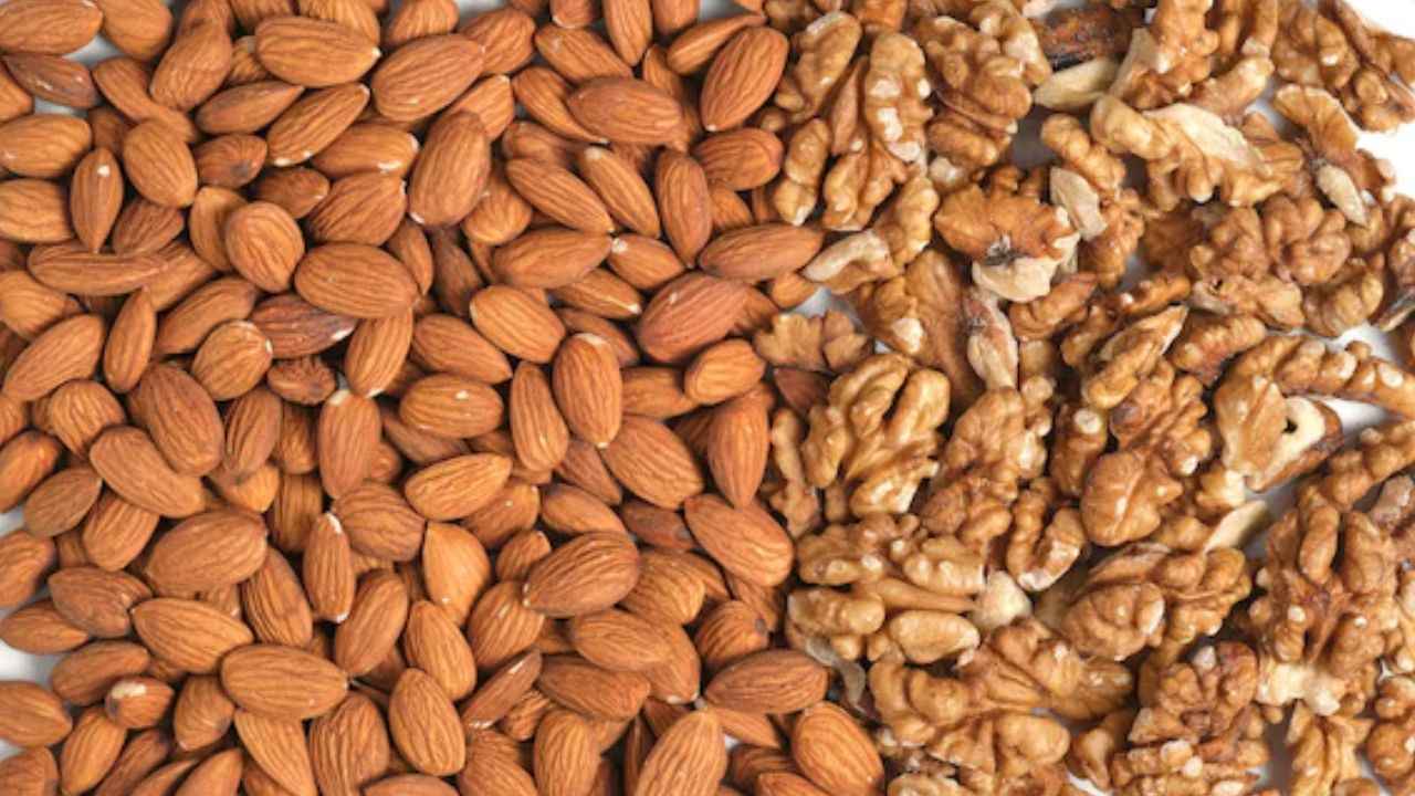 Almonds Walnuts Benefits: 21 दिनों तक लगातार एक साथ खाएं बादाम और अखरोट, मिलेंगे ये 3 फायदे
