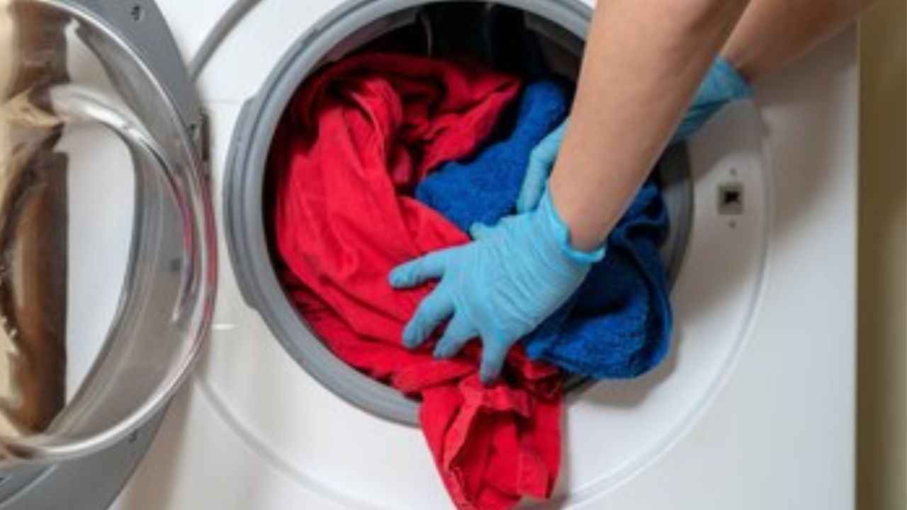 Bed Sheet Wash Tips: मशीन में चादर धोते समय रखें इन 5 बातों का ध्यान, गर्माहट के साथ मिलेगी अच्छी नींद