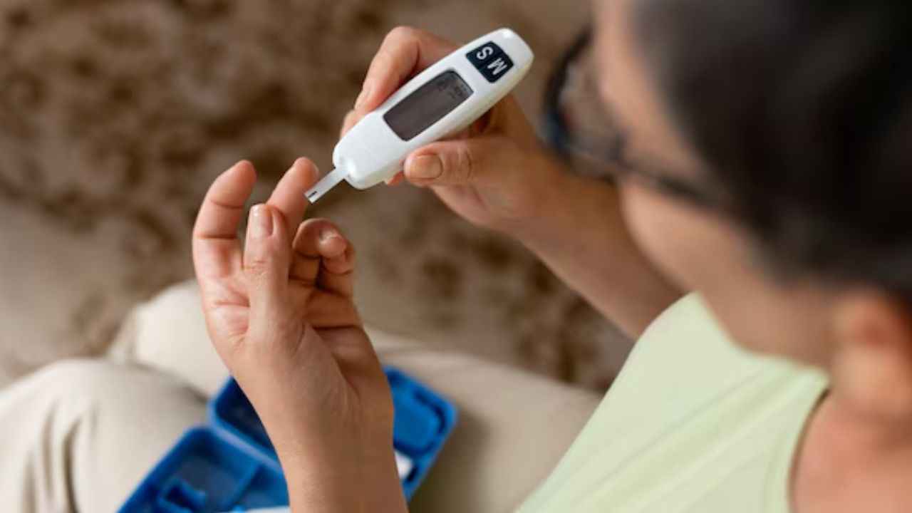 Type 2 Diabetes: क्या आप भी हैं टाइप 2 डायबिटीज से परेशान? करें ये 4 छोटे बदलाव