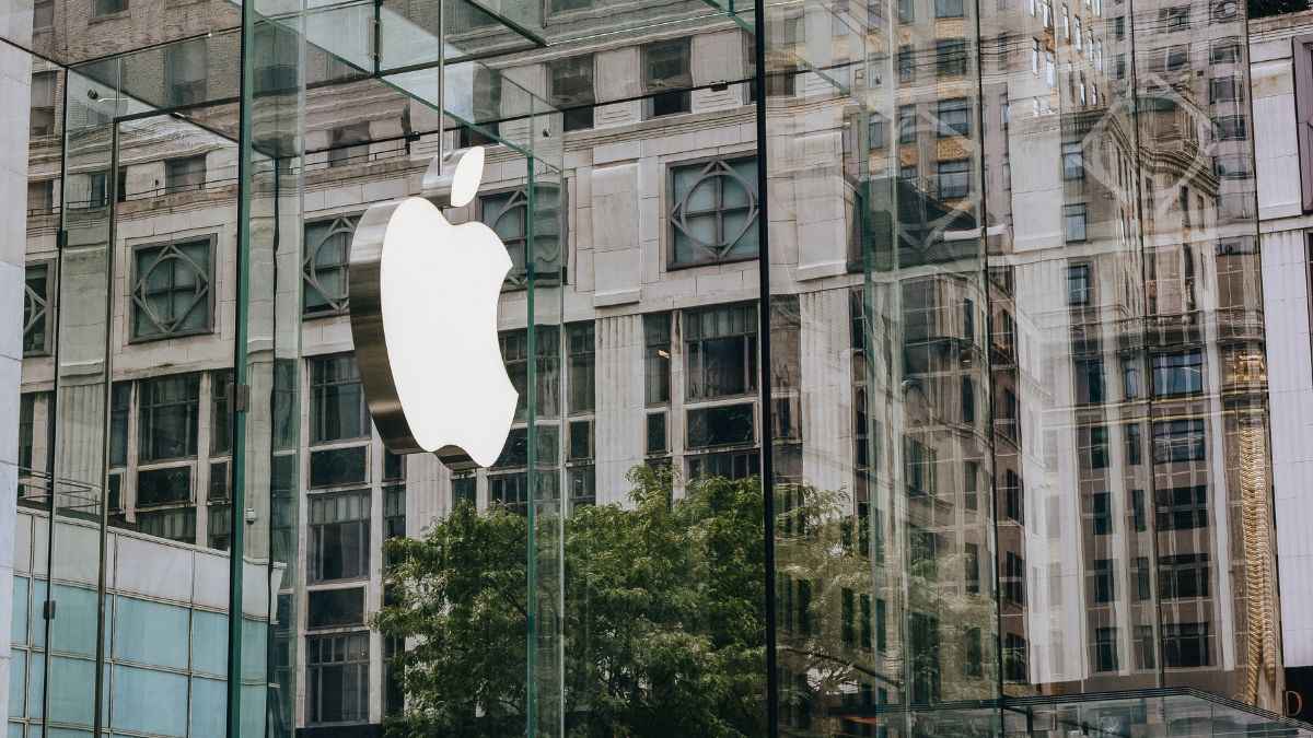 Apple को लगाया चूना! 6 पूर्व कर्मचारियों ने किया 1 करोड़ रुपये से ज्यादा का स्कैम, क्या है पूरा मामला?
