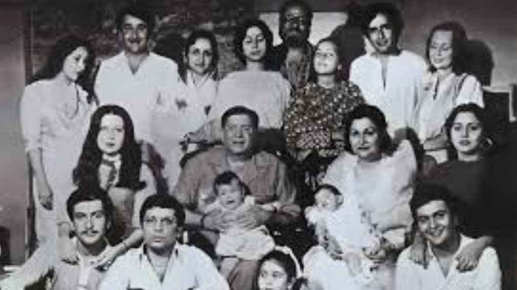 कपूर खानदान का इकलौता चिराग, जिसने पूरी की ग्रेजुएशन, 67 की उम्र में बनाया अनोखा रिकॉर्ड
