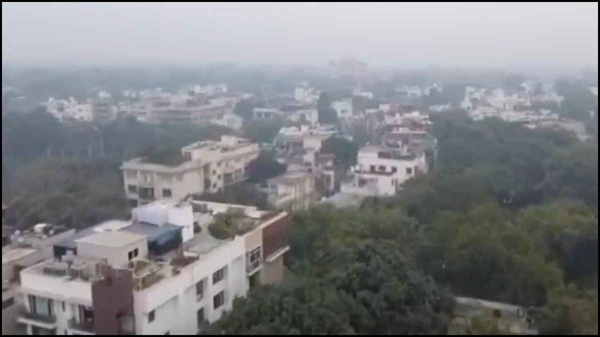 Delhi Weather Update: दिल्ली में ठंड के बीच कब होगी बारिश, जानें IMD का लेटेस्ट वेदर अपडेट