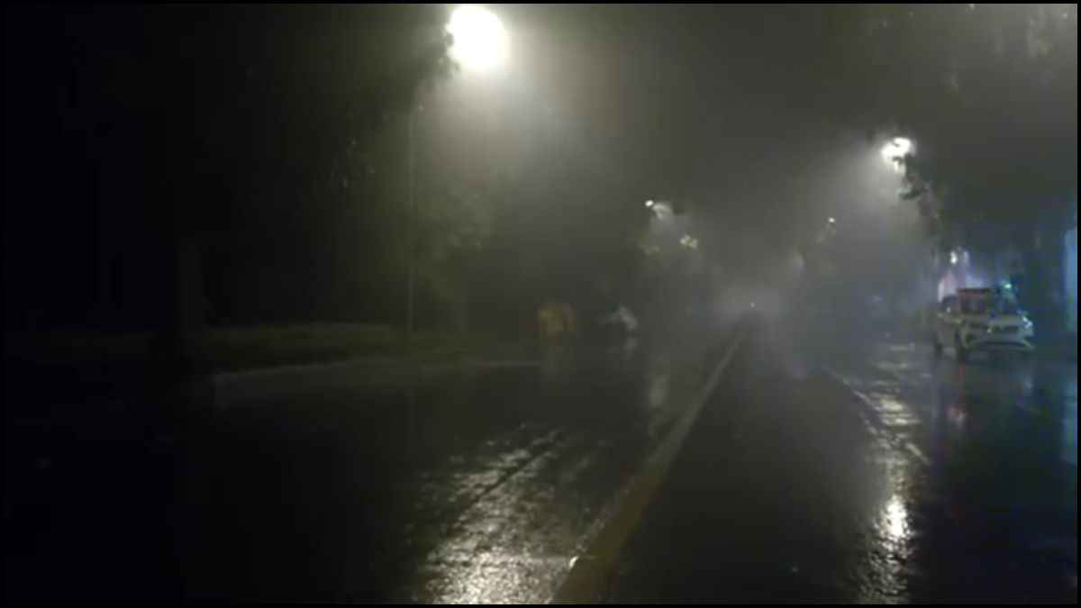 Delhi Weather Update: दिल्ली-NCR में झमाझम बारिश, कितने दिन और बरसेंगे बादल, पढ़ें IMD का अलर्ट