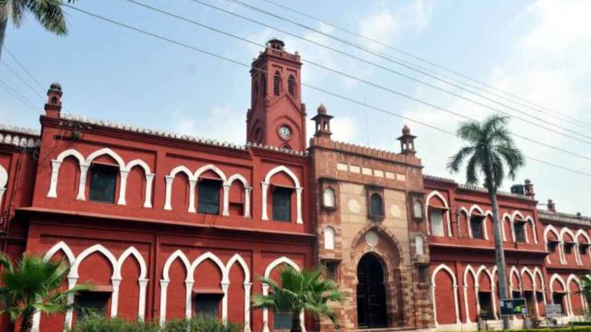 नेशनल मुद्दों पर कमेंट्स से बचें, विदेशी मुस्लिम छात्रों के लिए AMU का ताजा फरमान