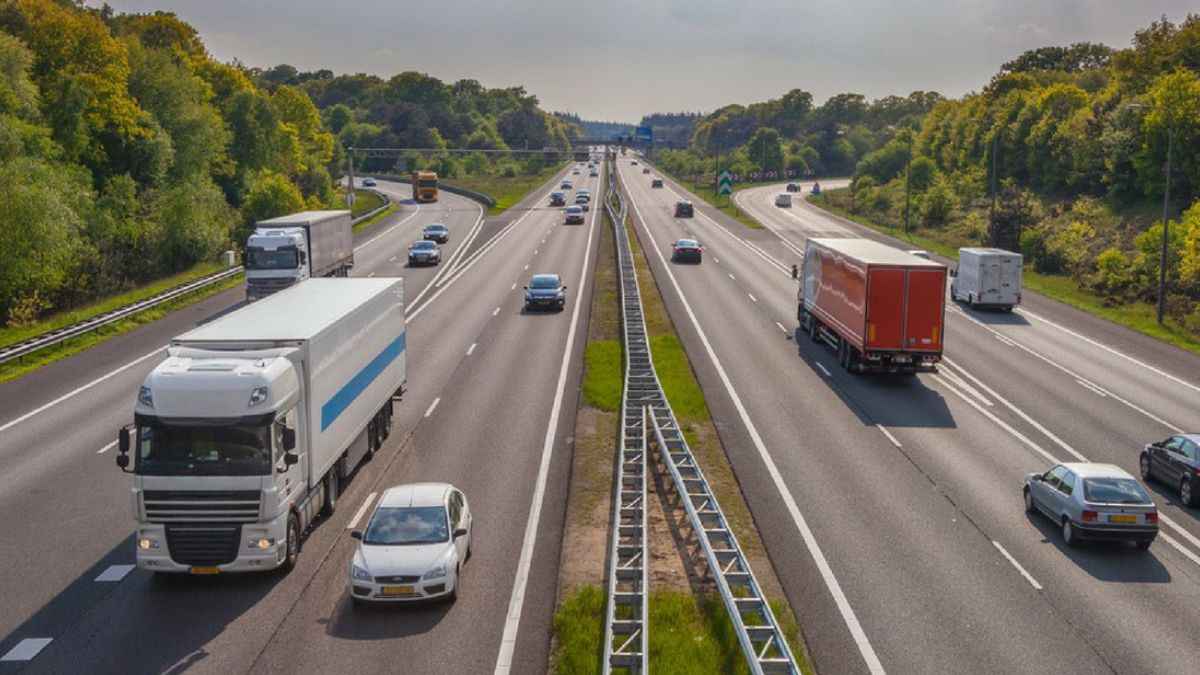 Agra-Lucknow Expressway: आगरा से लखनऊ तक इन 8 जिलों का सफर होगा आसान, 8 लेन का होगा एक्सप्रेस वे