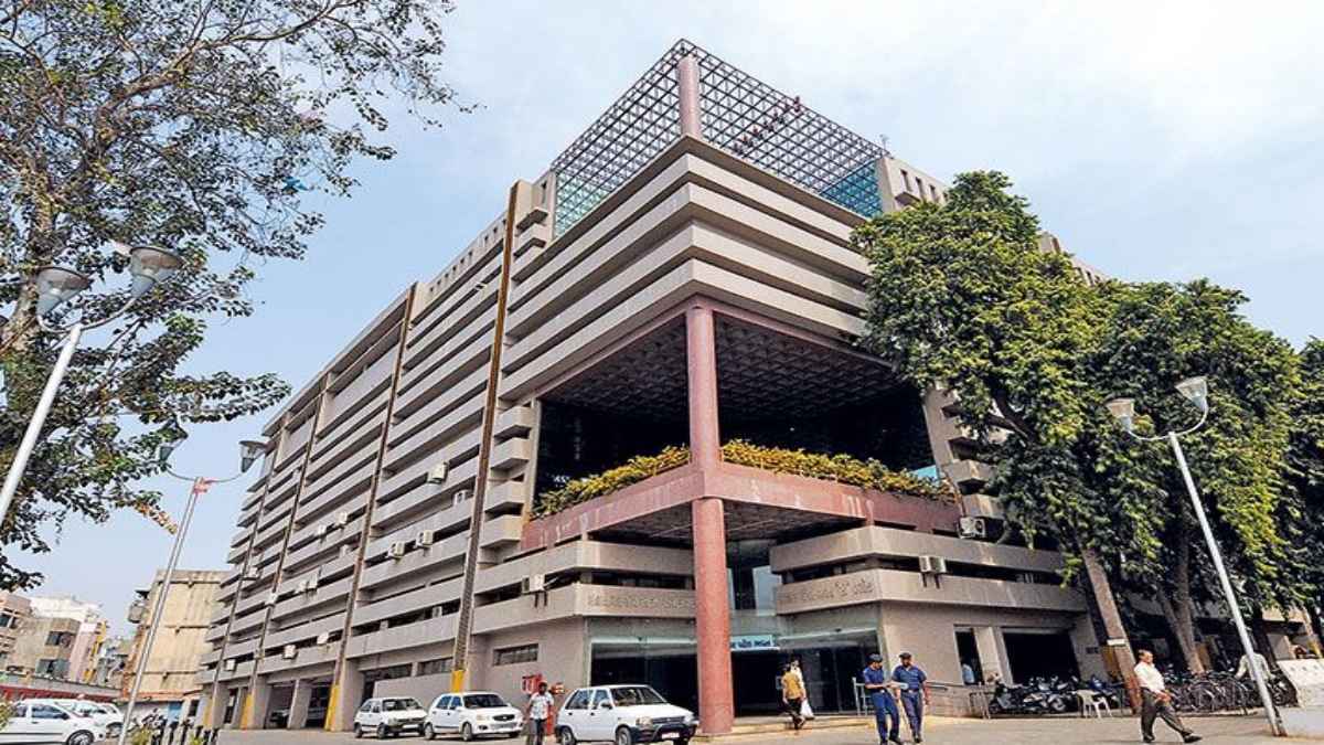 अहमदाबाद नगर निगम में सुपरवाइजर भर्ती में घोटाला, अंक बढ़ाने के आरोप में हेड क्लर्क अरेस्ट